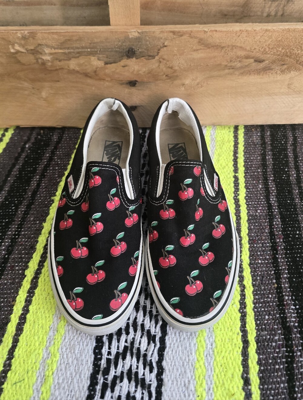 Vans Classic Slip-On Cherry Print — Black/Red Size:7 - Picture 2 of 7